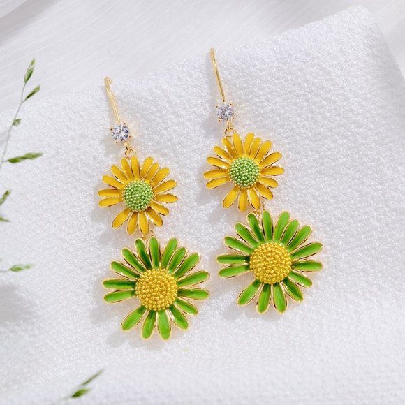 Brand new Daisy earrings, sunshine, beach, vacation style! - Picture 2 of 2